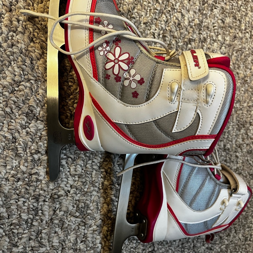 Bauer Fushia and grey recreational skates